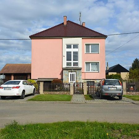 Rodinne Ubytovani - Family Accommodation Kobylice Exteriör bild