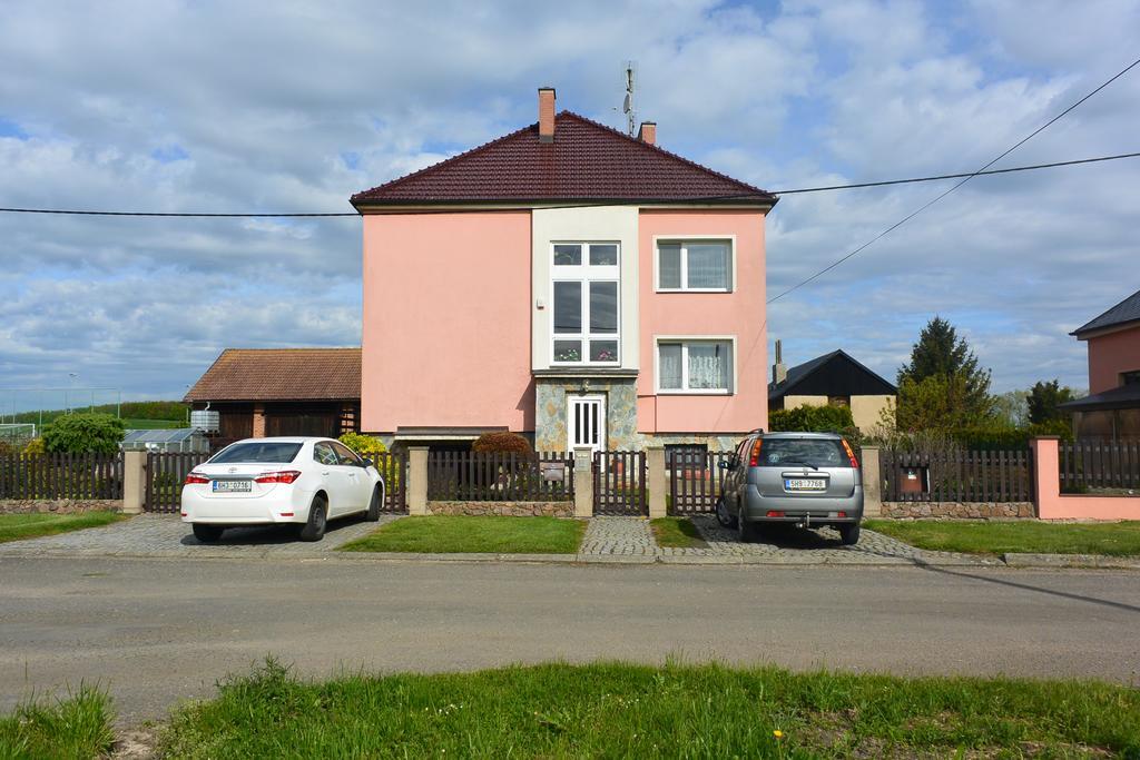 Rodinne Ubytovani - Family Accommodation Kobylice Exteriör bild
