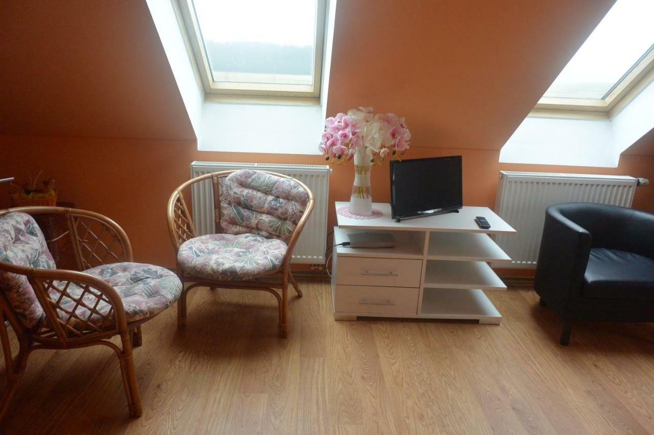 Rodinne Ubytovani - Family Accommodation Kobylice Exteriör bild